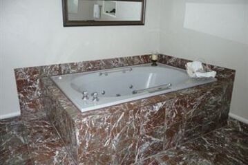 Deep Soaking Bathtub