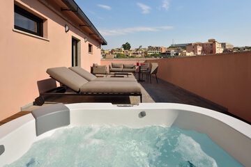 Private spa tub