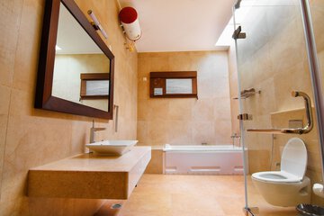 Deep soaking bathtub