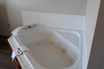 Jetted tub
