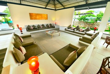 Lobby sitting area