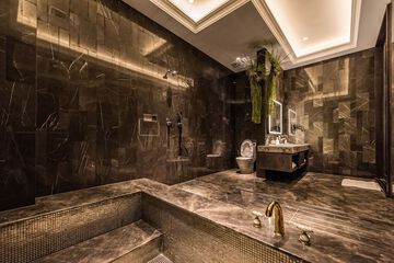 Deep soaking bathtub