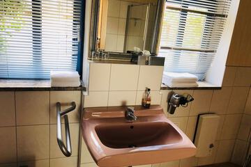 Bathroom sink