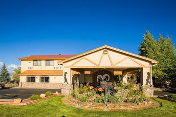 Alpine Inn & Suites