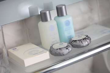Bathroom amenities