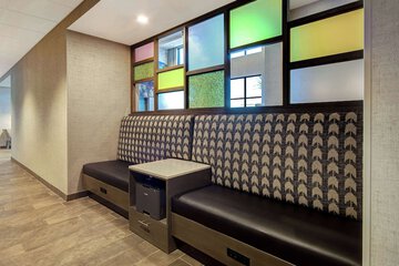 Business Center 40 of 40