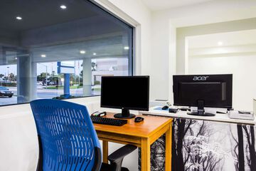 Business Center 36 of 43