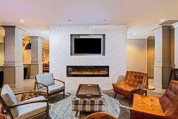 Hotel Interior 10 of 38