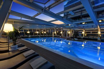 Indoor/outdoor pool