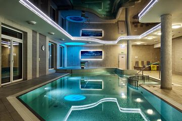 Pool waterfall