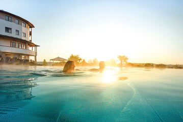 Infinity pool