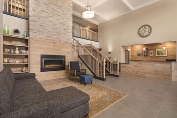 Country Inn & Suites by Radisson Detroit Lakes, MN