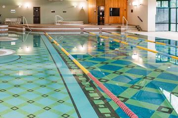 Indoor/outdoor pool