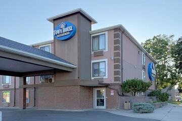 Town House Extended Stay Hotel Downtown