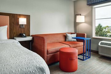 Room 25 of 38