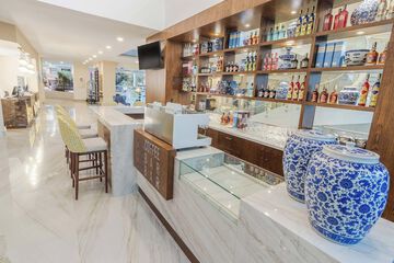 Lobby lounge