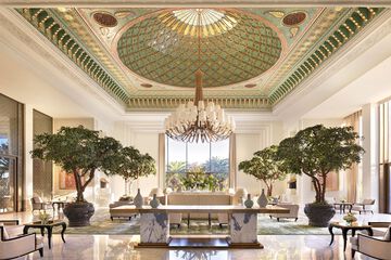 Lobby lounge