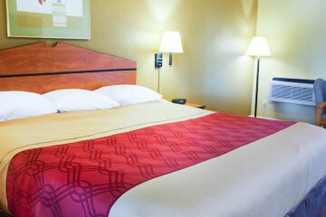  Econo Lodge Inn & Suites Hot Springs 7