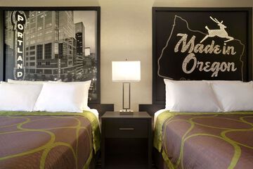 Super 8 by Wyndham Portland Airport