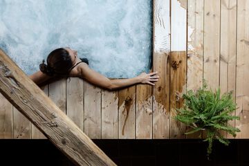 Indoor spa tub