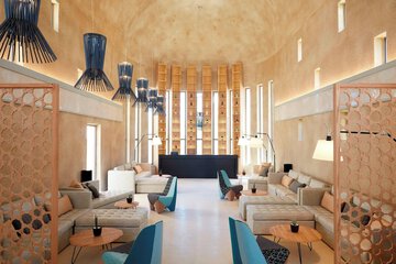 Lobby lounge