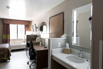 Room 12 of 37