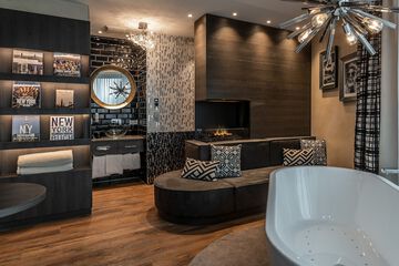 Private spa tub