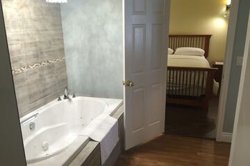 Jetted tub