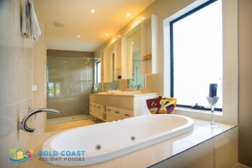 Deep Soaking Bathtub