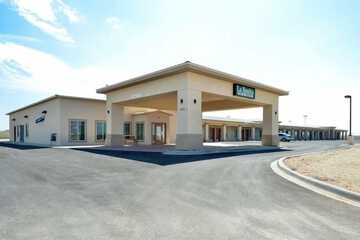 La Bonita Inn & Suites
