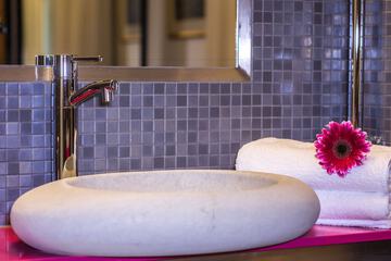 Bathroom sink