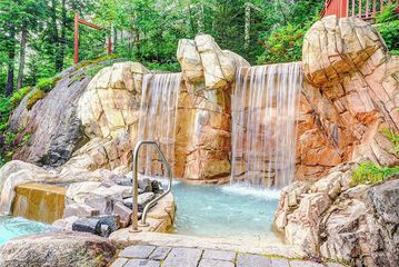 Pool waterfall