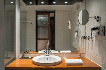 Bathroom amenities