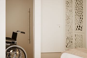 Guest wheelchair