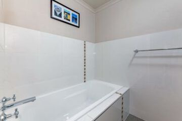 Deep Soaking Bathtub