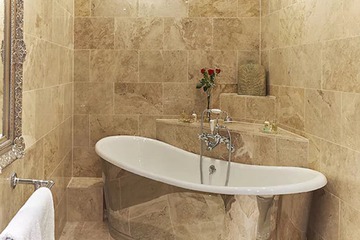 Deep soaking bathtub