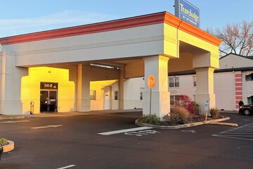 Travelodge by Wyndham Bellmawr