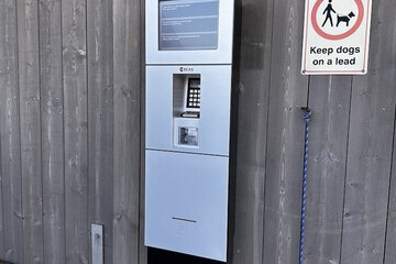 Check-in/check-out kiosk