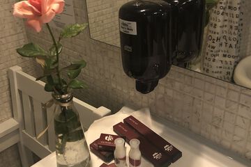 Bathroom amenities
