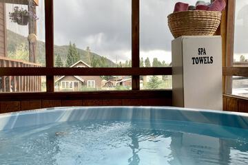 Indoor spa tub