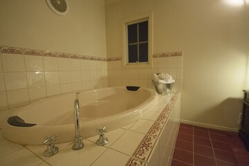 Jetted tub