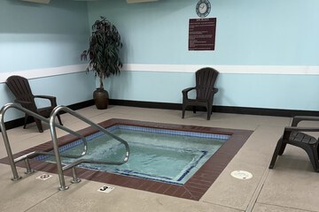 Indoor spa tub