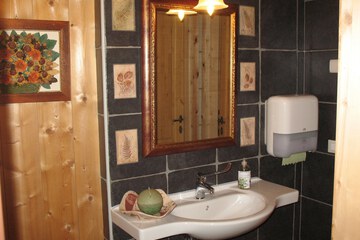 Bathroom sink