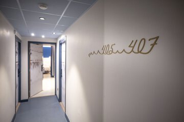 Handrails in hallways