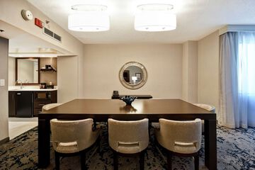 Lounge 102 of 106