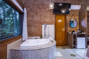 Private spa tub
