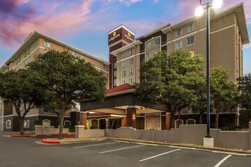 La Quinta Inn & Suites by Wyndham San Antonio Airport