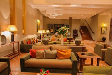 Lobby lounge