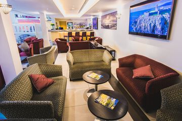 Lobby lounge