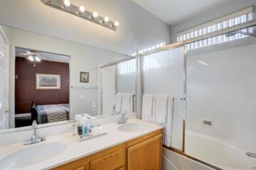 Deep Soaking Bathtub